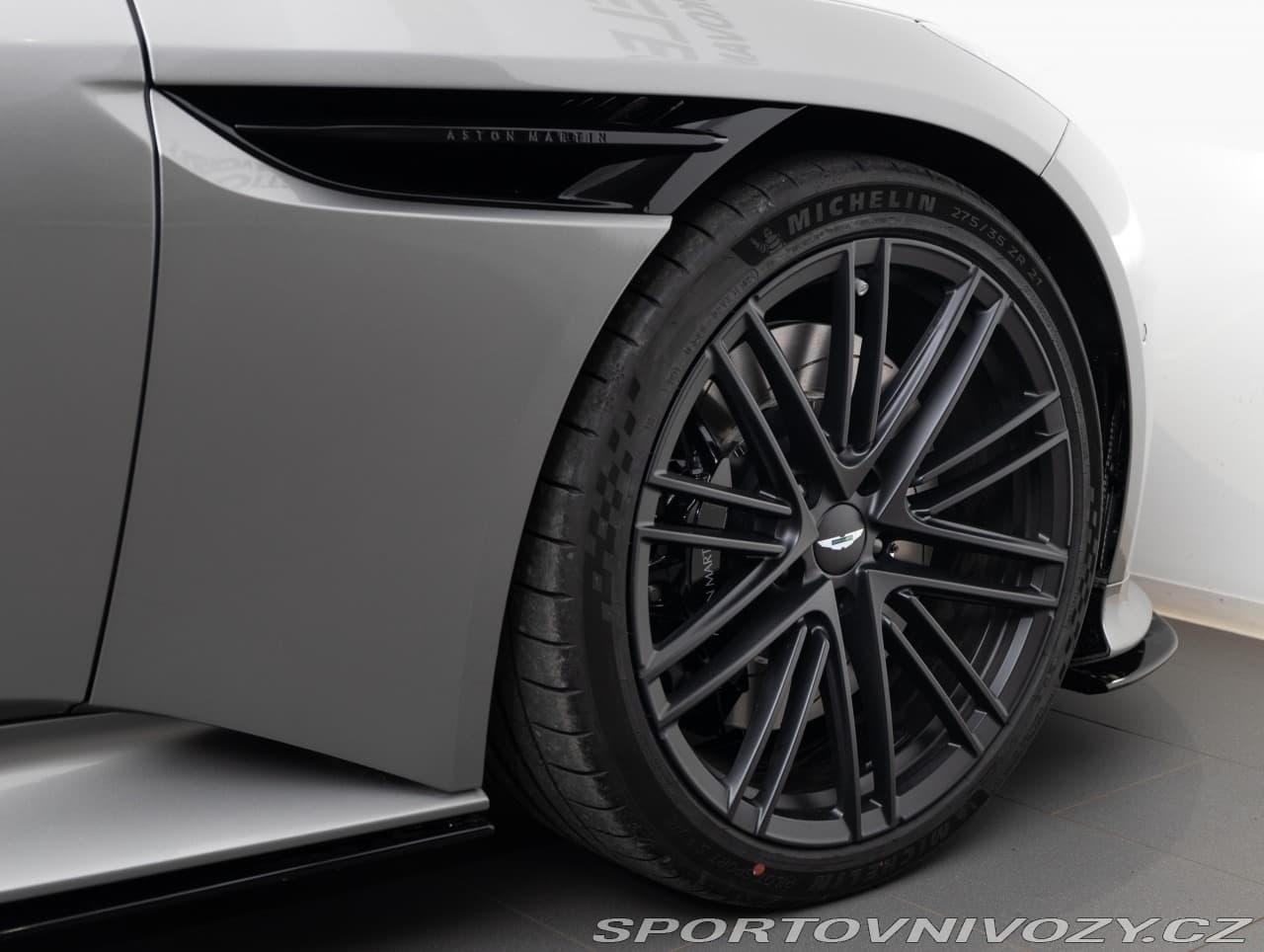 2025 Aston Martin Db12 - 5