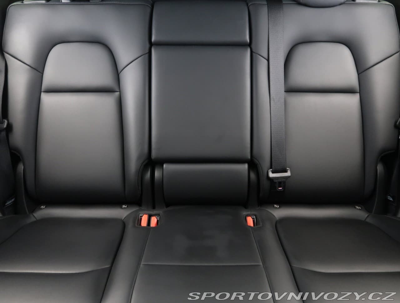 2022 Tesla Model Y - 10