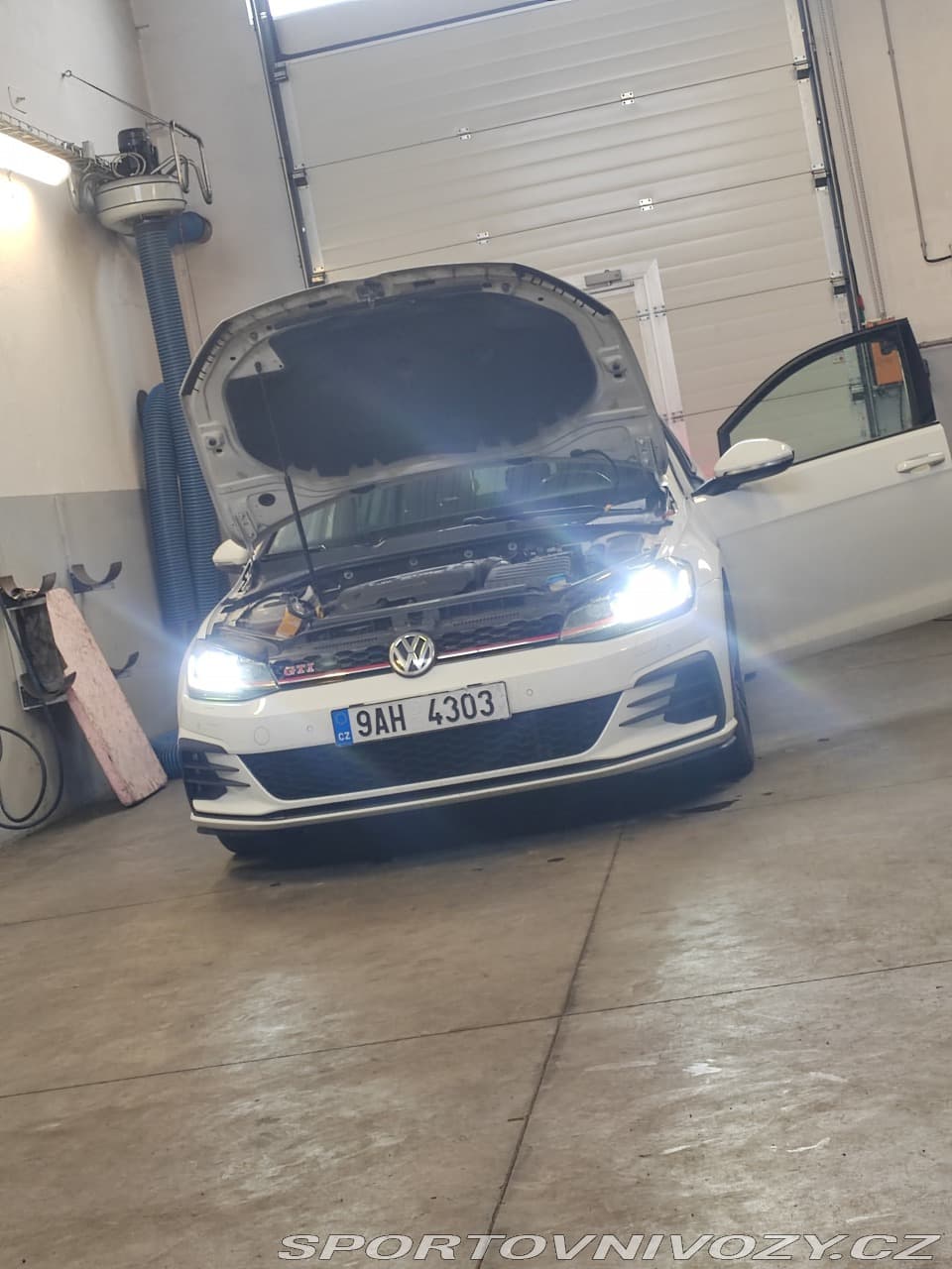 2019 Volkswagen Golf - 10