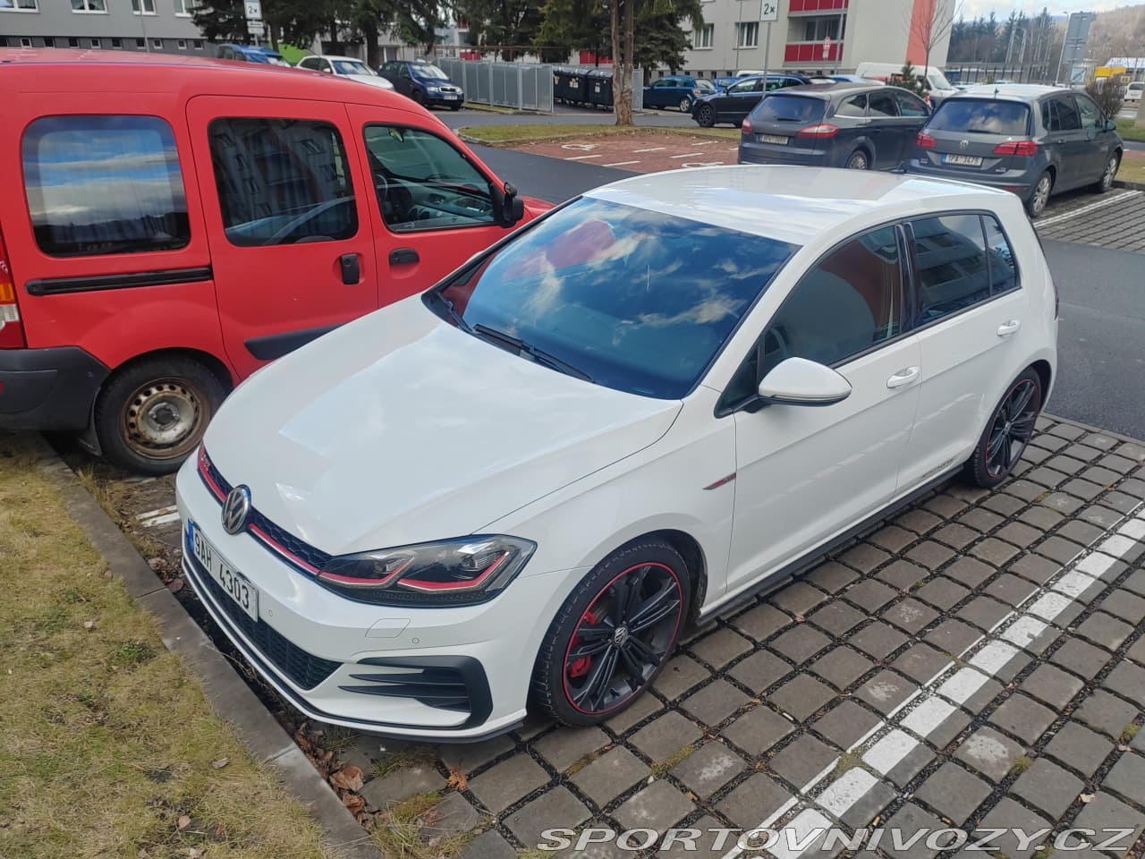 2019 Volkswagen Golf - 2