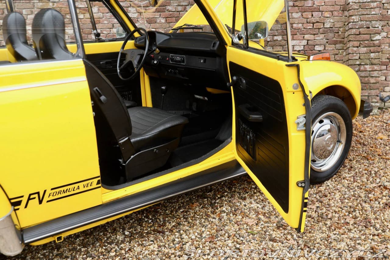 1975 Volkswagen Beetle - 11