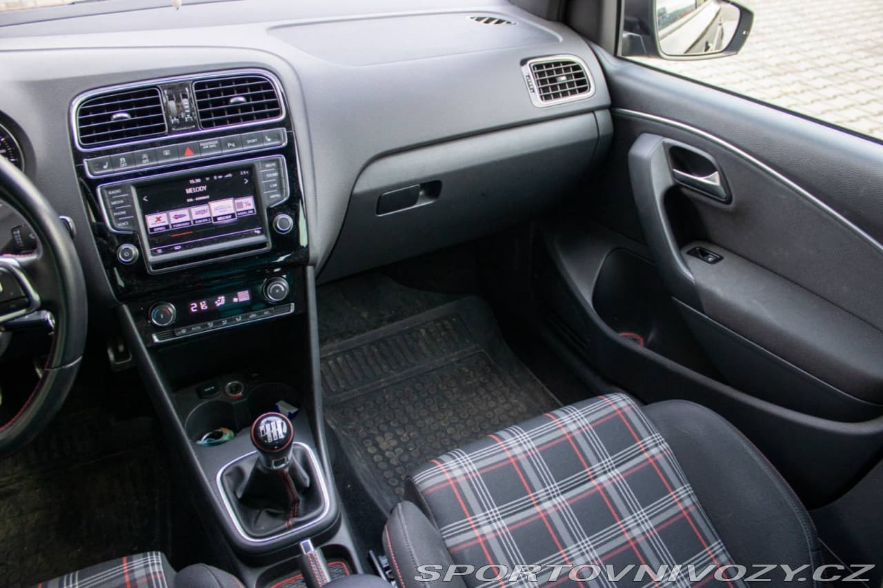 2016 Volkswagen Polo - 15