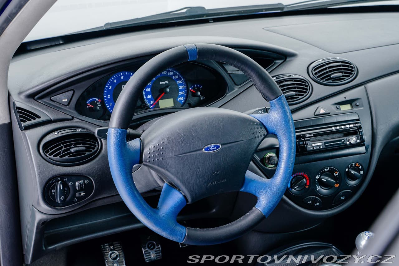 2003 Ford Focus - 10