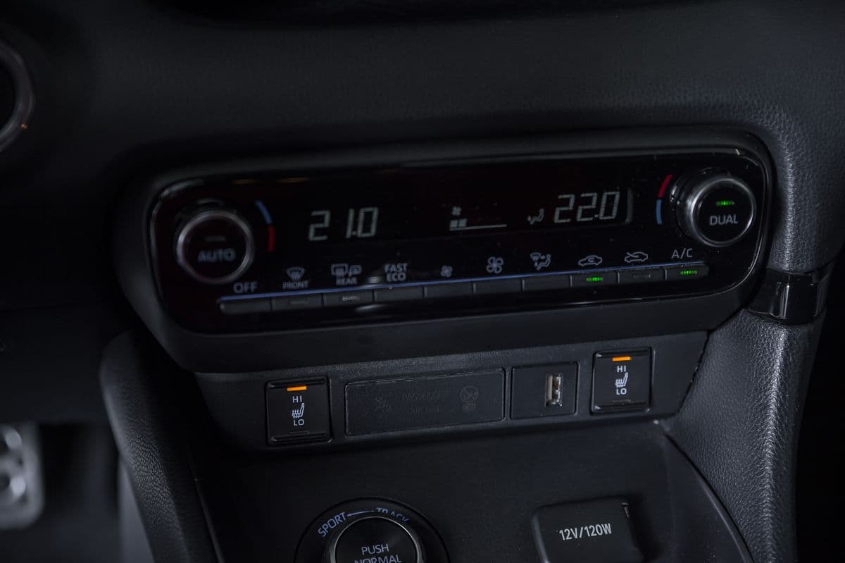 2022 Toyota Yaris - 14