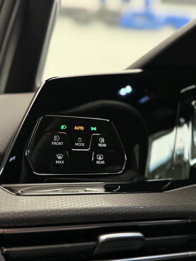 2021 Volkswagen Golf - 20