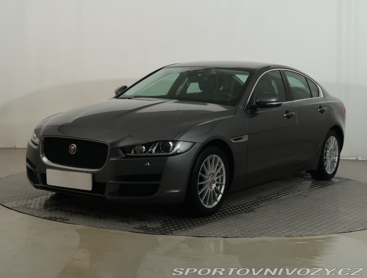 2019 Jaguar Xe - 5