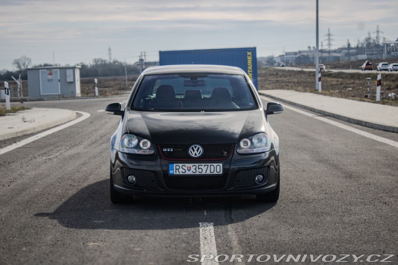 2005 Volkswagen Golf - 2