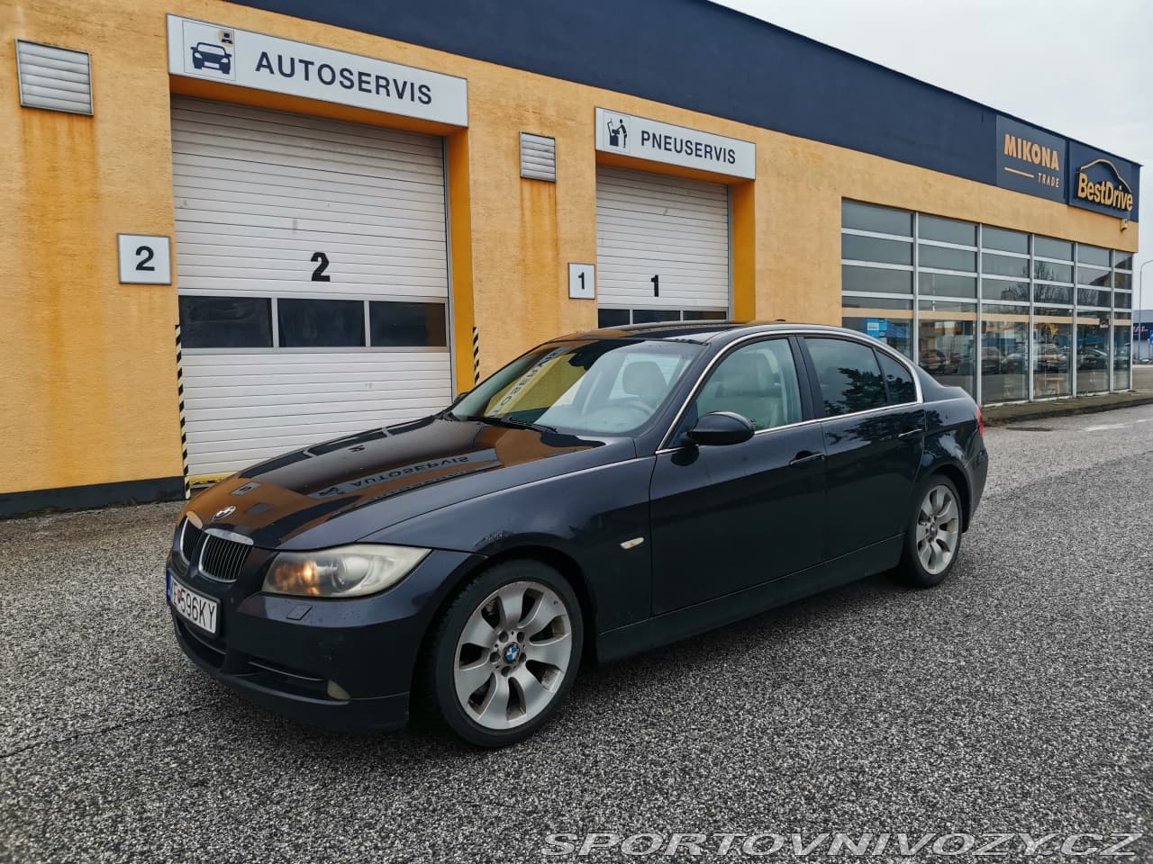 BMW 3 330i