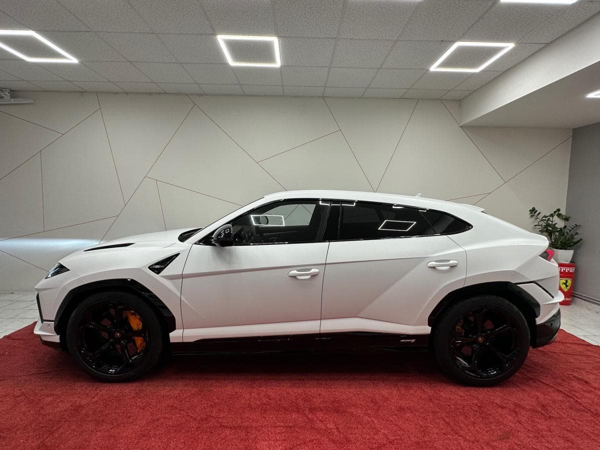 2024 Lamborghini Urus - 2