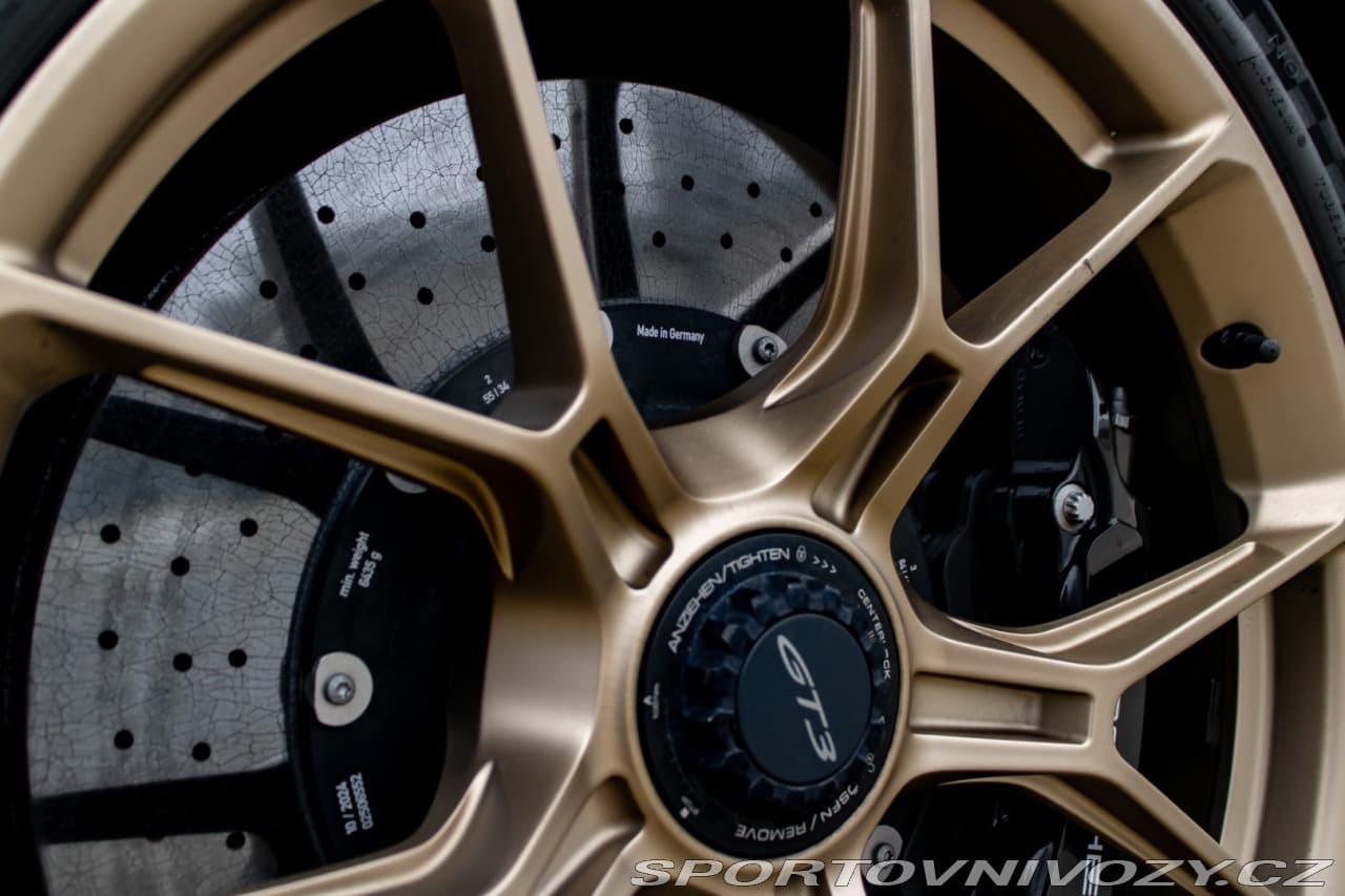 2024 Porsche 911 - 16