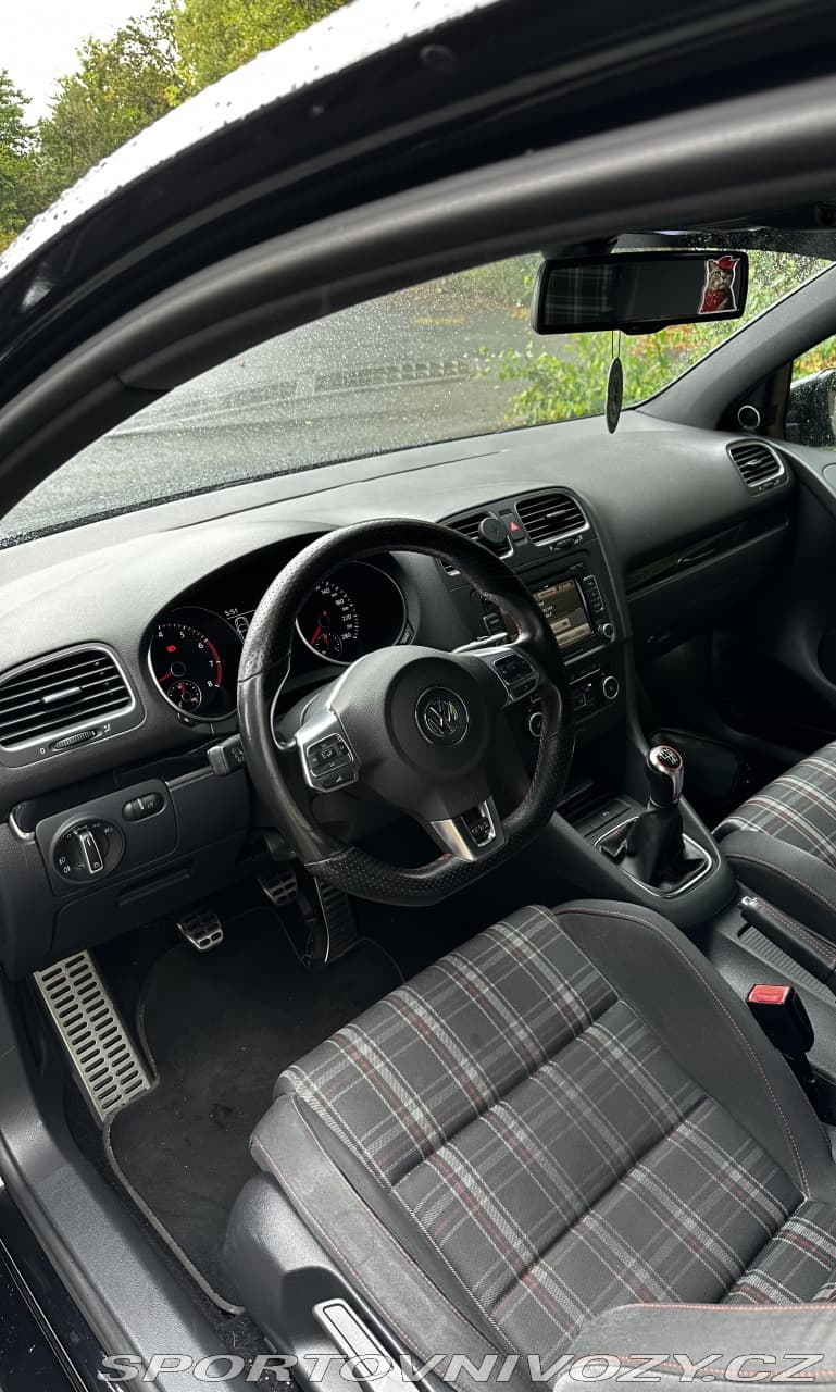 2012 Volkswagen Golf - 8