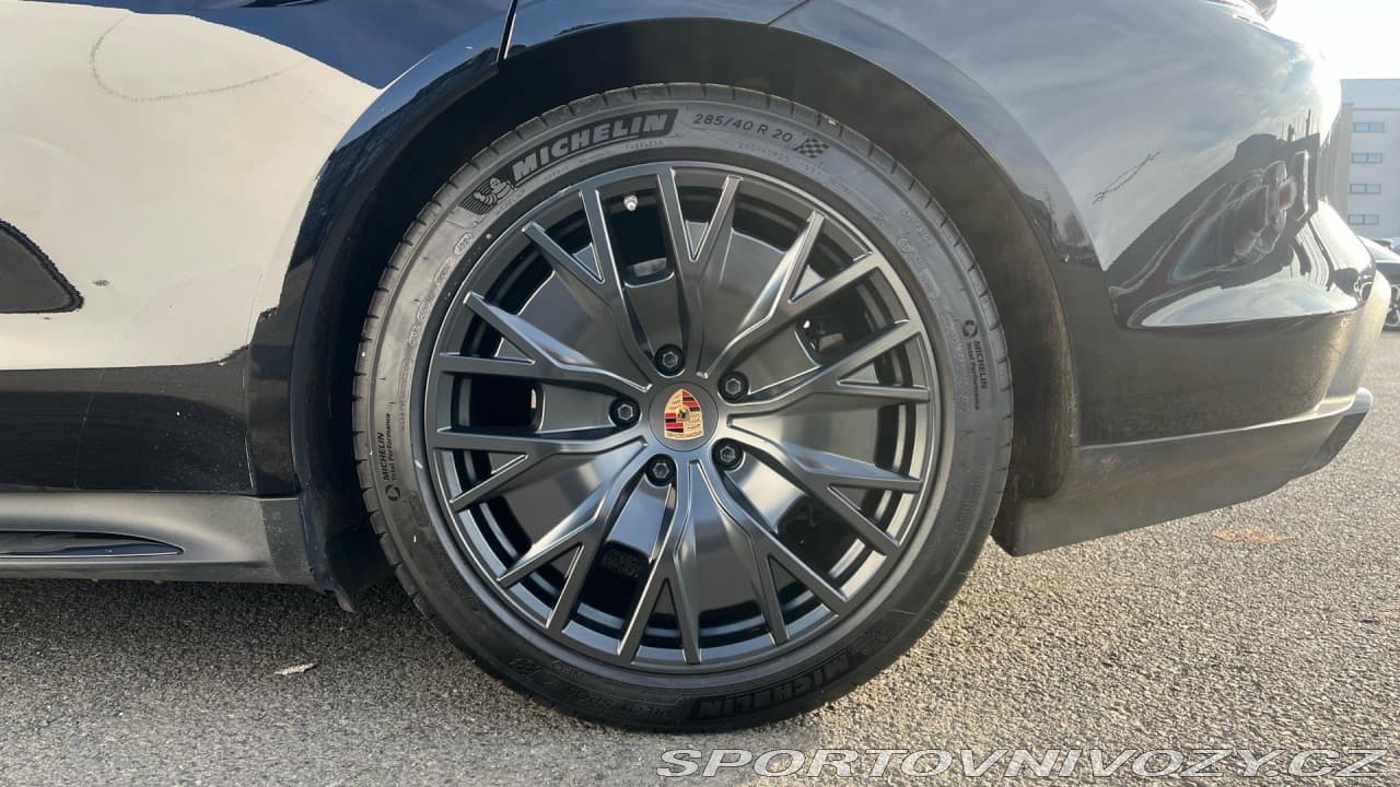 2023 Porsche Taycan - 12