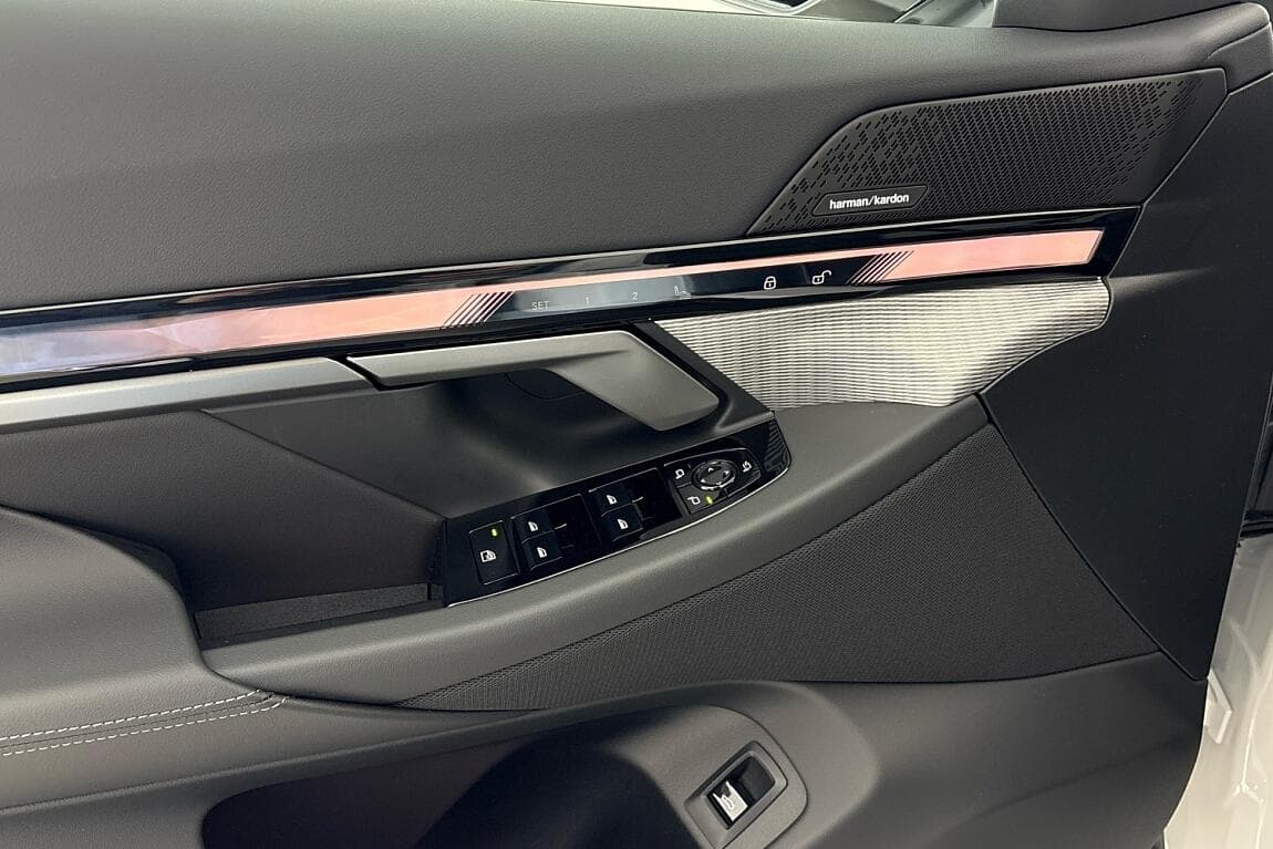 2025 BMW 5-Series - 13