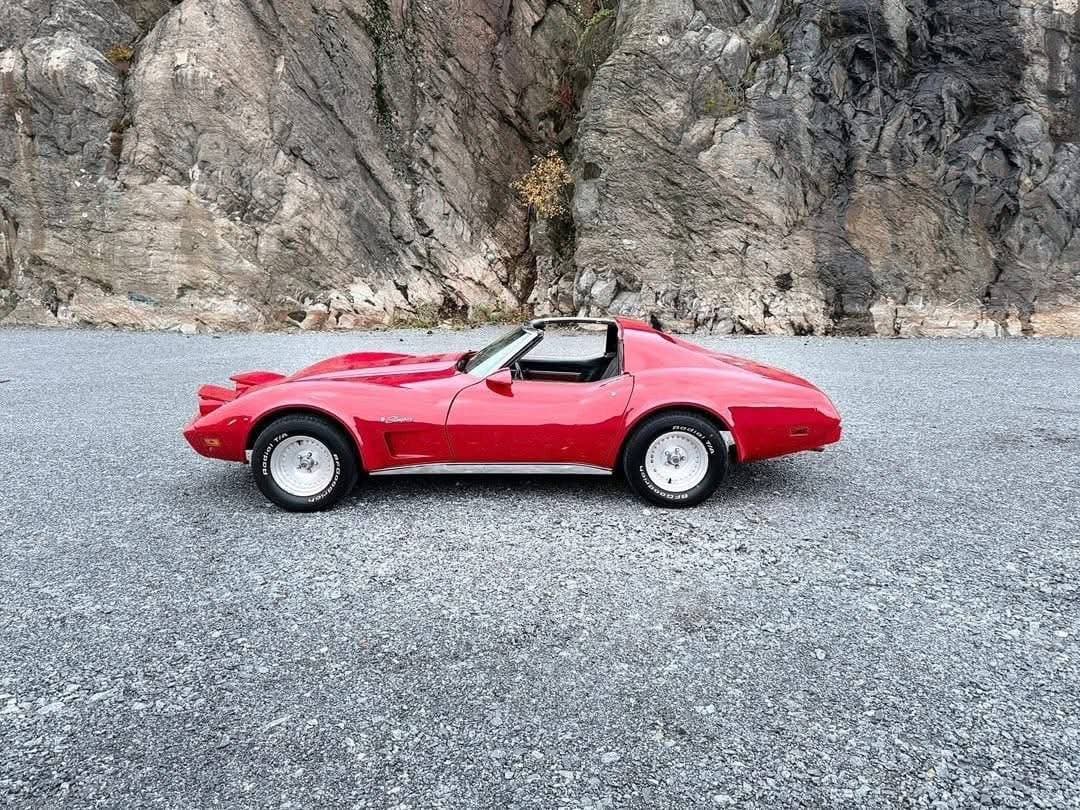 1976 Chevrolet Corvette - 9