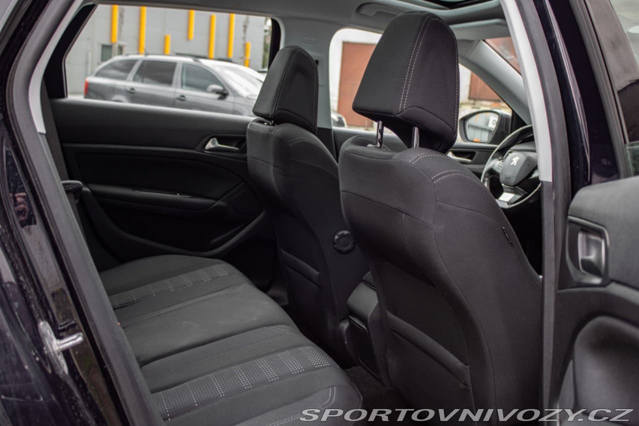 2016 Peugeot 308 - 17