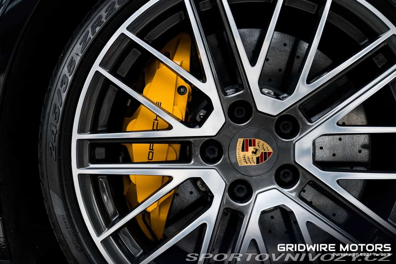 2021 Porsche 911 - 10