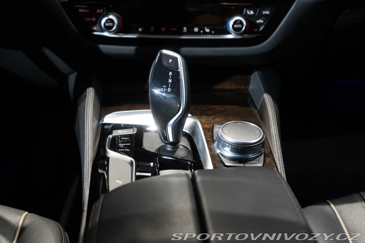 2017 BMW 5-SERIES - 10