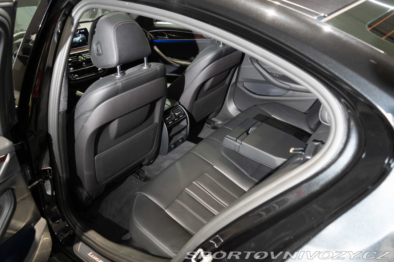 2017 BMW 5-SERIES - 12