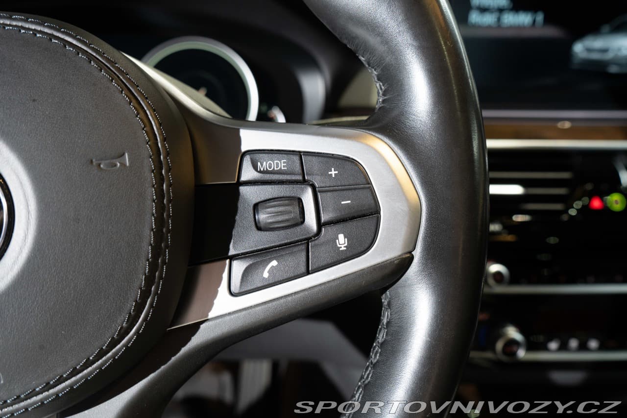 2017 BMW 5-SERIES - 5