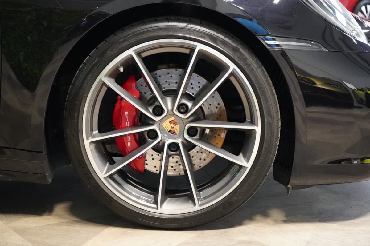 2021 Porsche 911 - 10