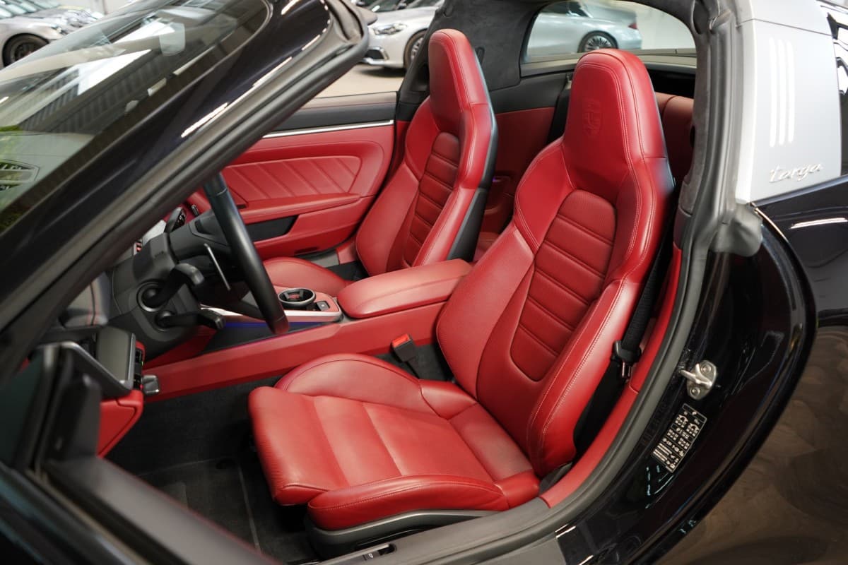 2021 Porsche 911 - 14