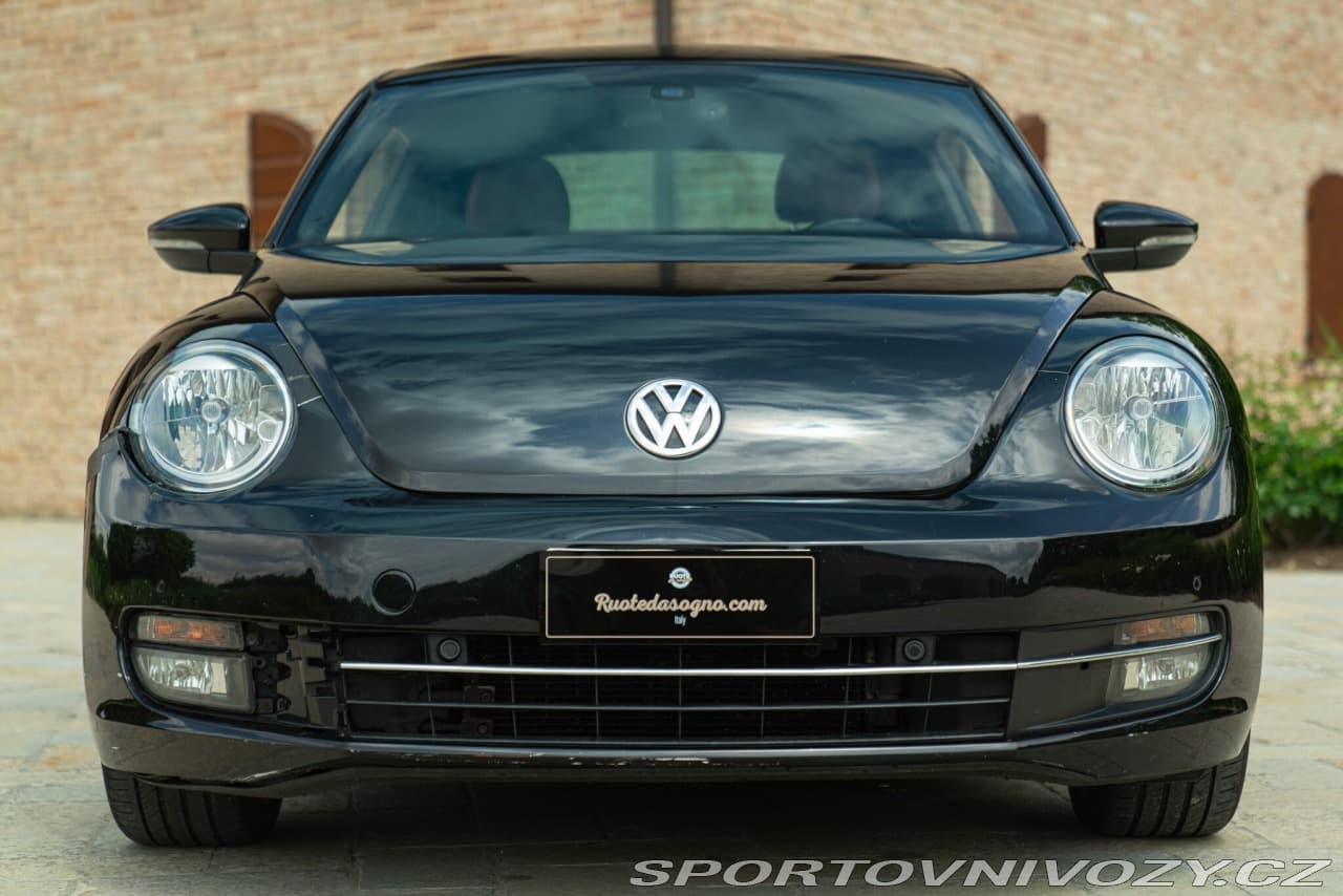 2012 Volkswagen Beetle - 11