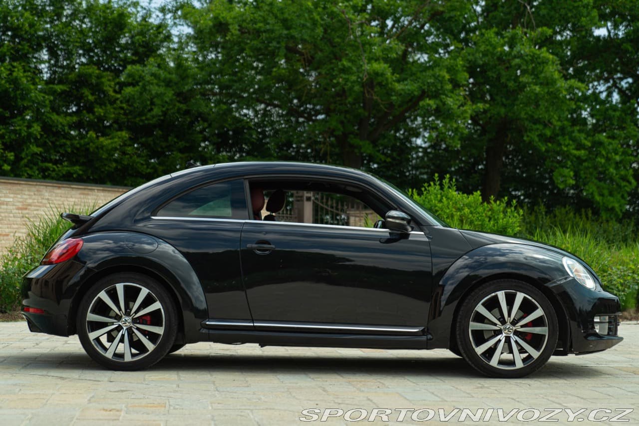 2012 Volkswagen Beetle - 12