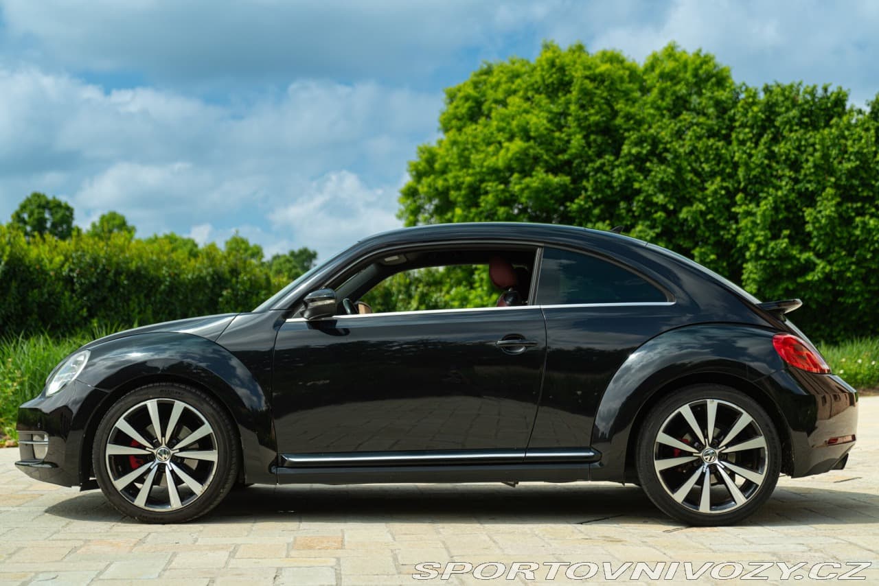 2012 Volkswagen Beetle - 13