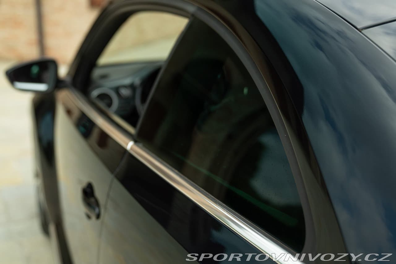 2012 Volkswagen Beetle - 17