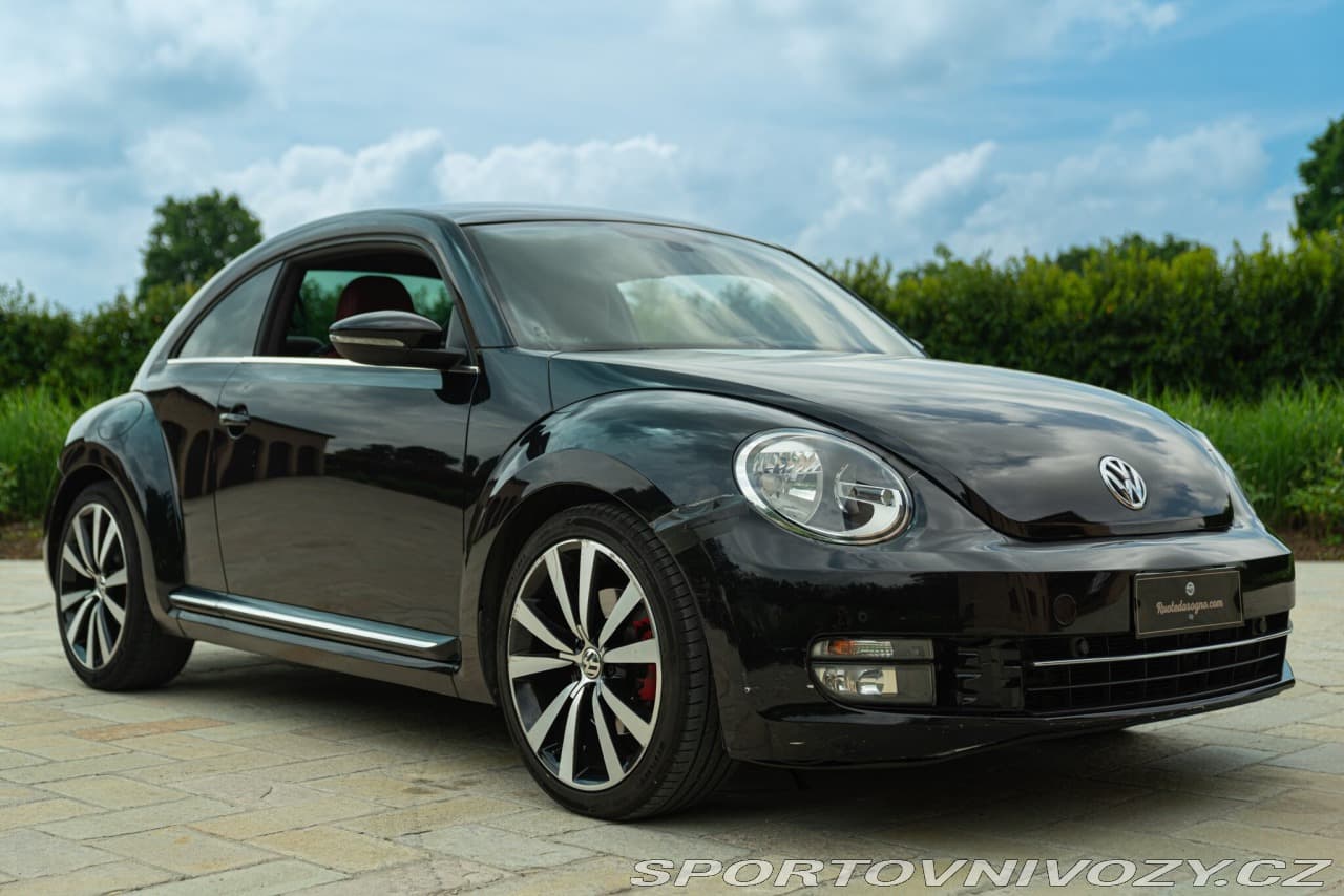 2012 Volkswagen Beetle - 2