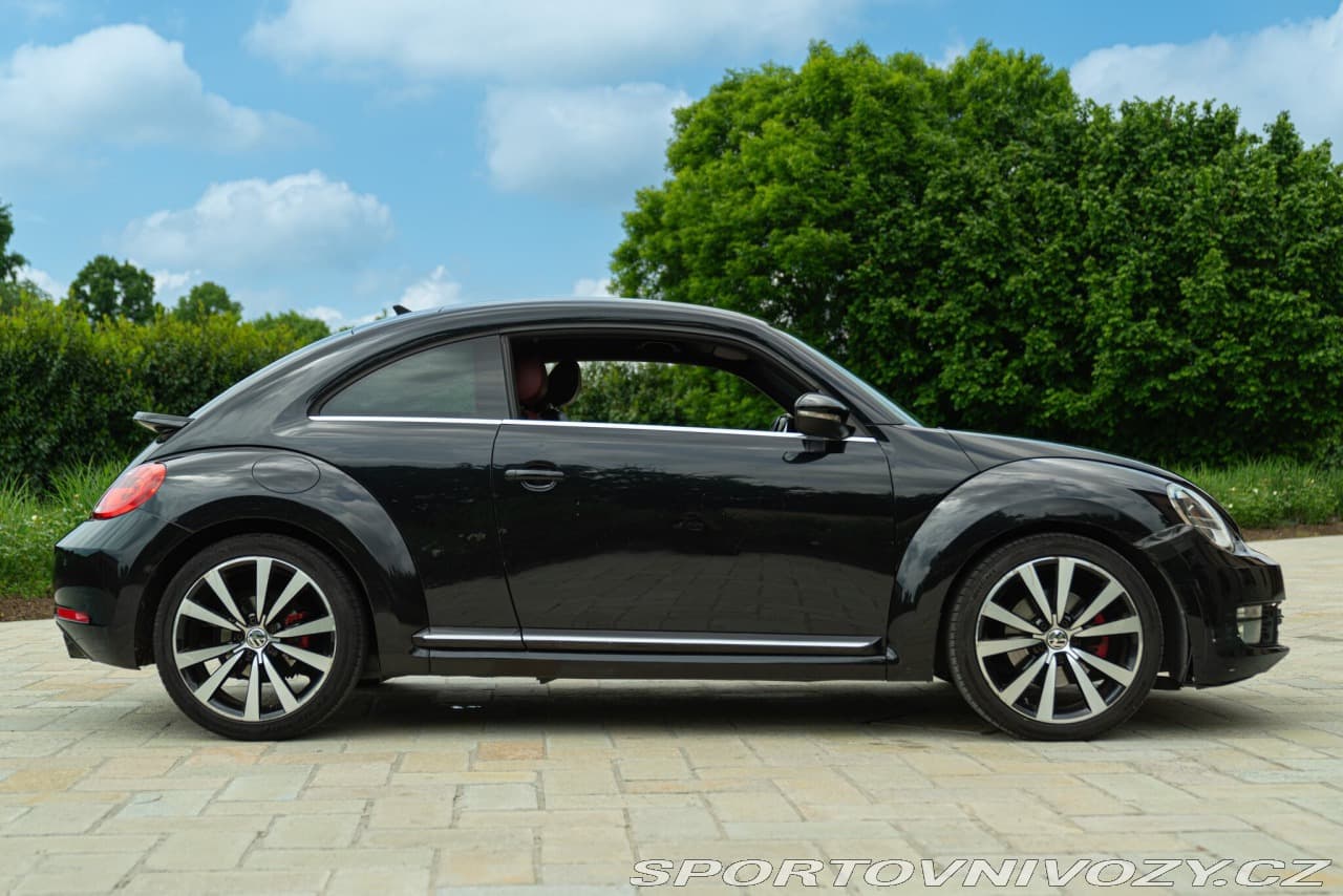 2012 Volkswagen Beetle - 5