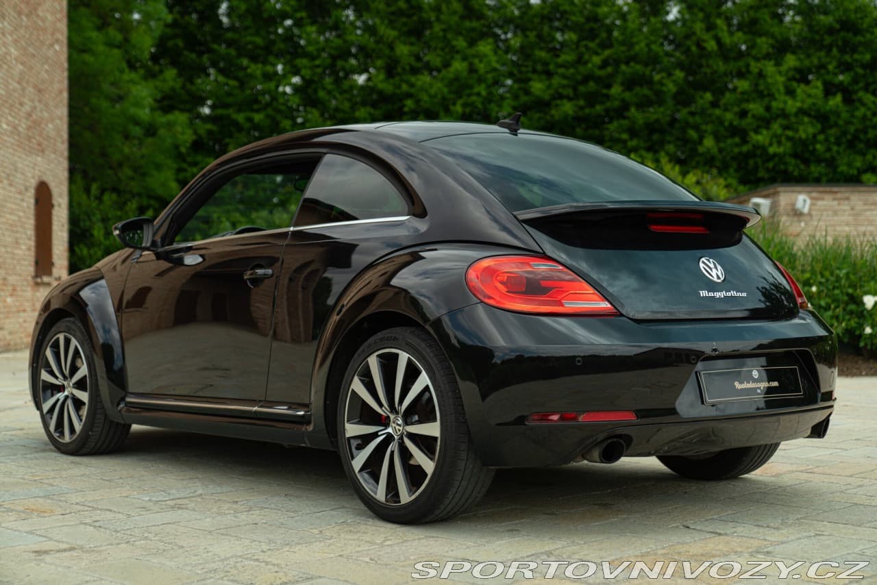 2012 Volkswagen Beetle - 6
