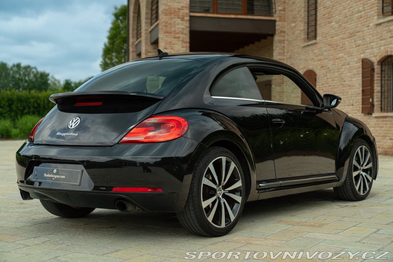 2012 Volkswagen Beetle - 7
