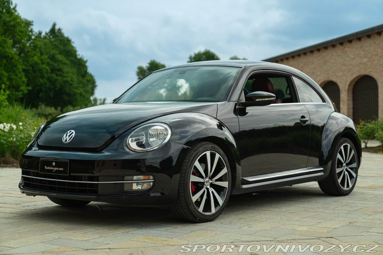 2012 Volkswagen Beetle - 9
