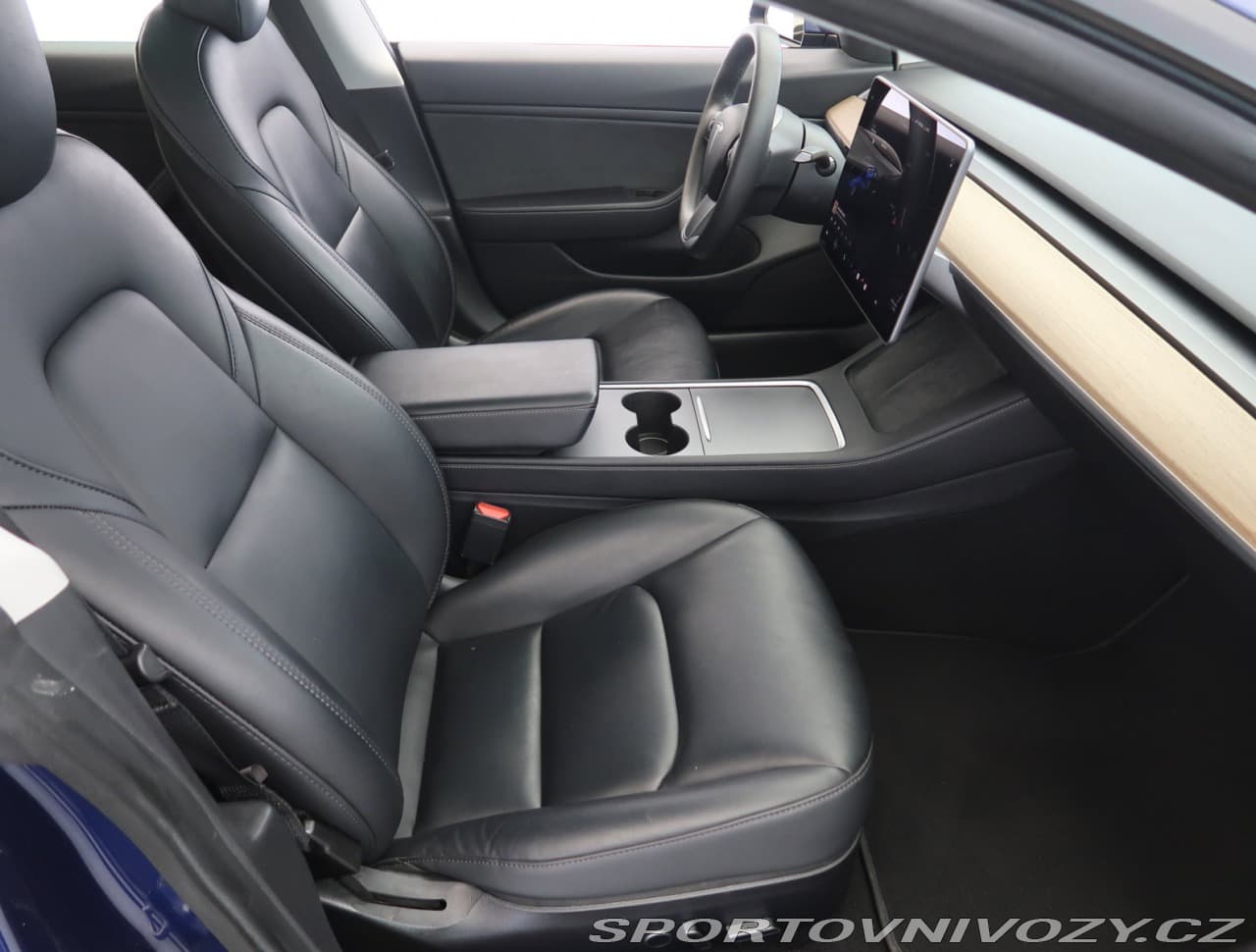 2020 Tesla Model 3 - 9