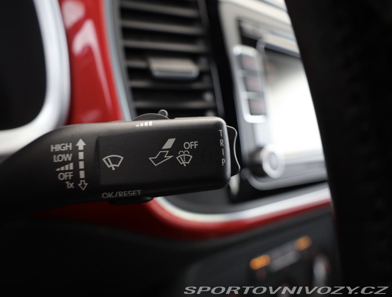 2012 Volkswagen Beetle - 16