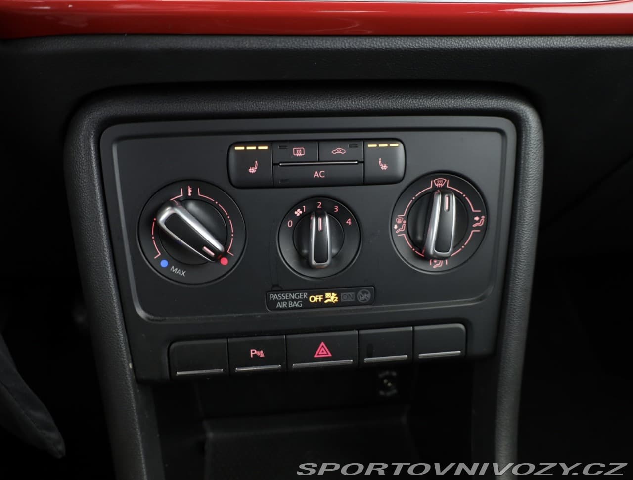 2012 Volkswagen Beetle - 9