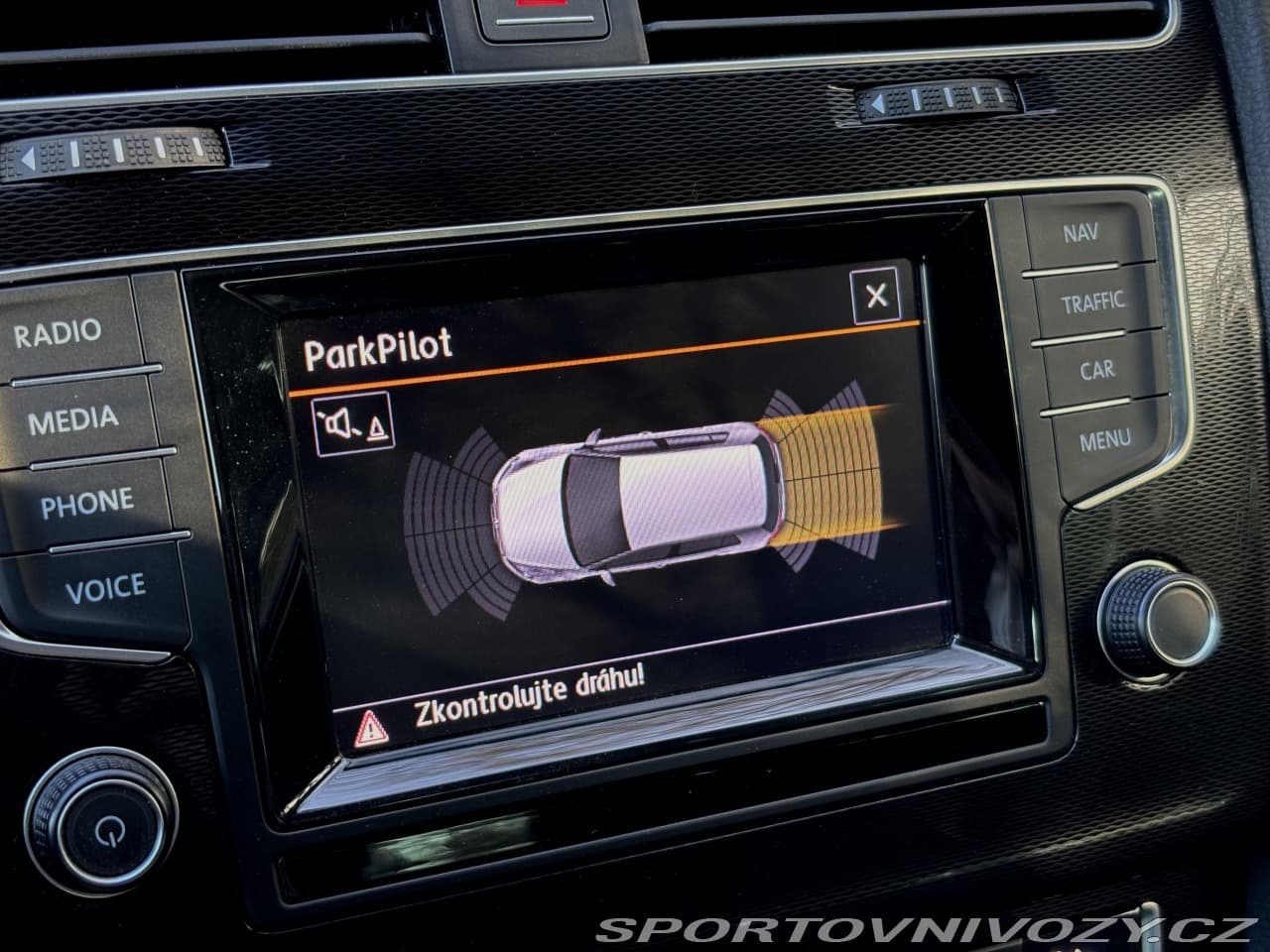 2014 Volkswagen Golf - 10