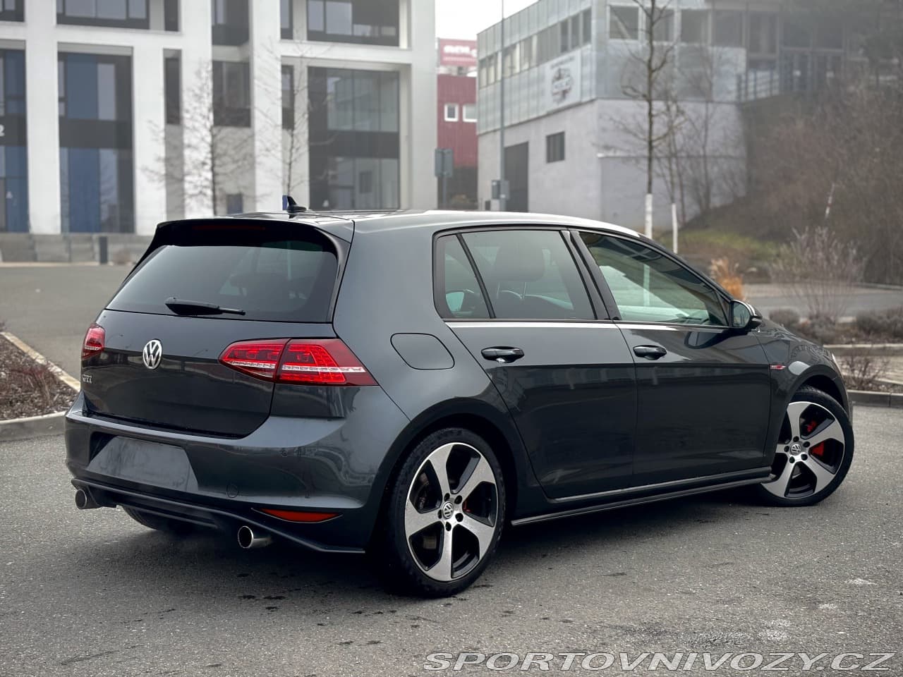 Volkswagen Golf GTI 2.0 TSI 162kW Manuál
