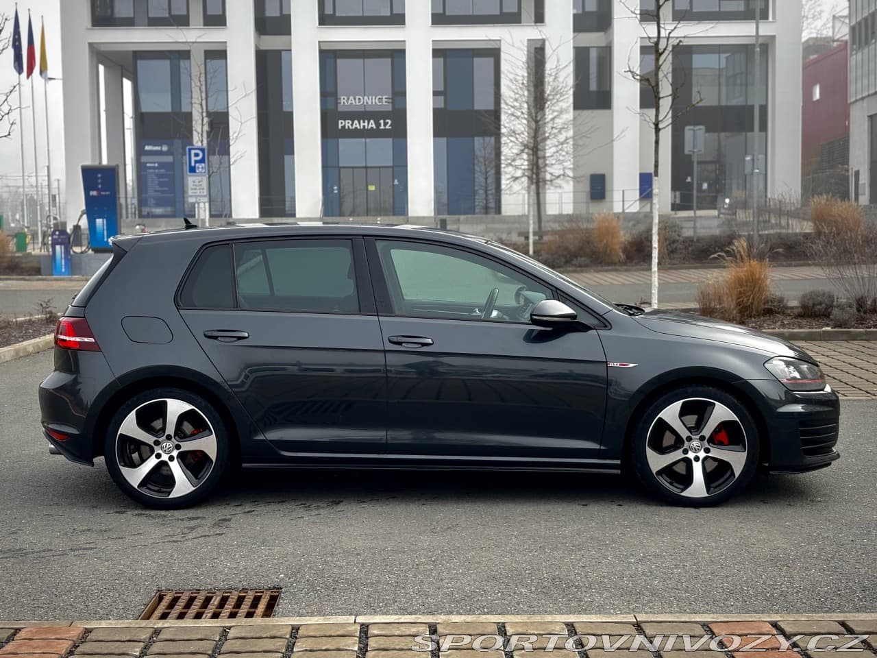 2014 Volkswagen Golf - 2