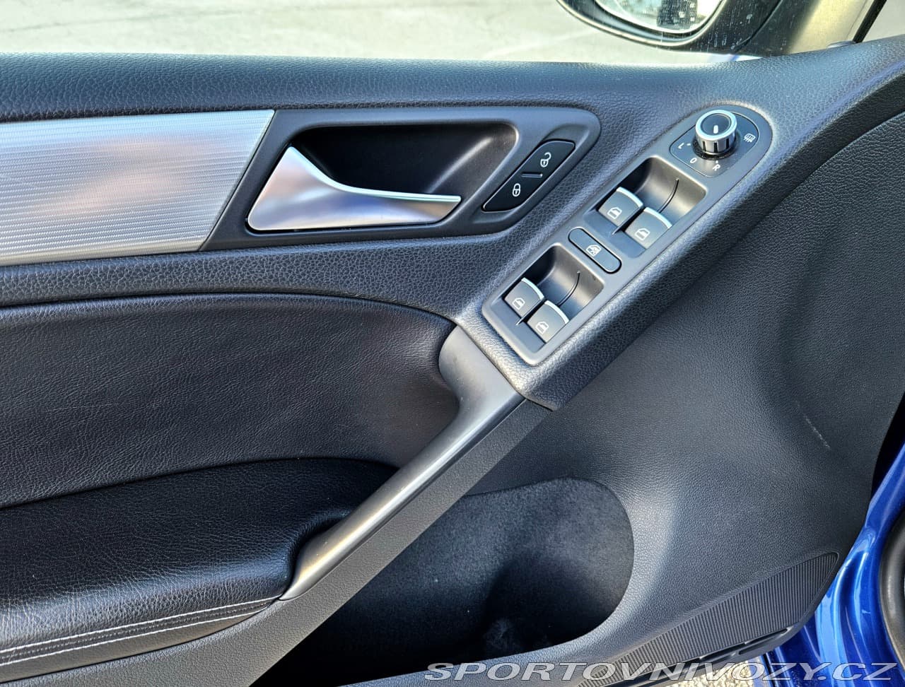 2011 Volkswagen Golf - 12