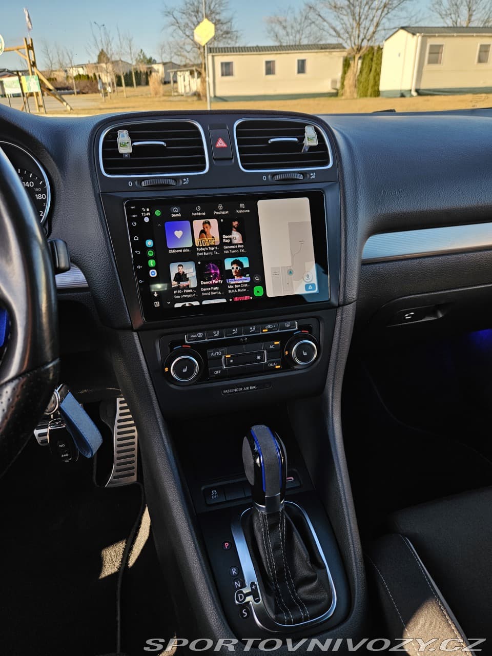 2011 Volkswagen Golf - 18