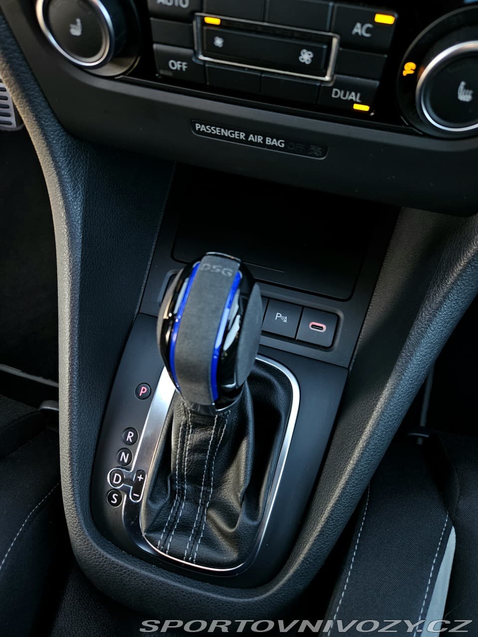 2011 Volkswagen Golf - 19