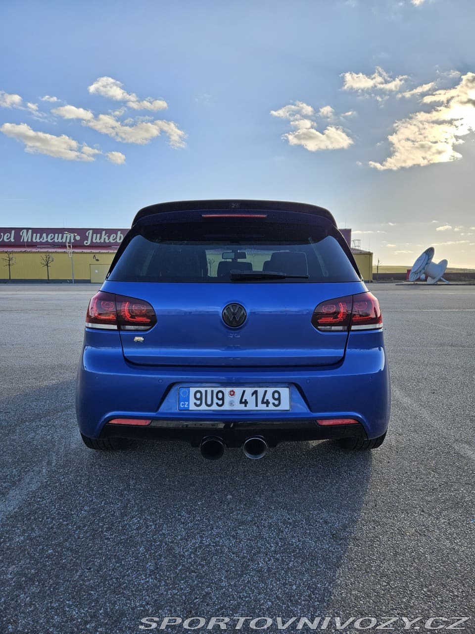 2011 Volkswagen Golf - 8