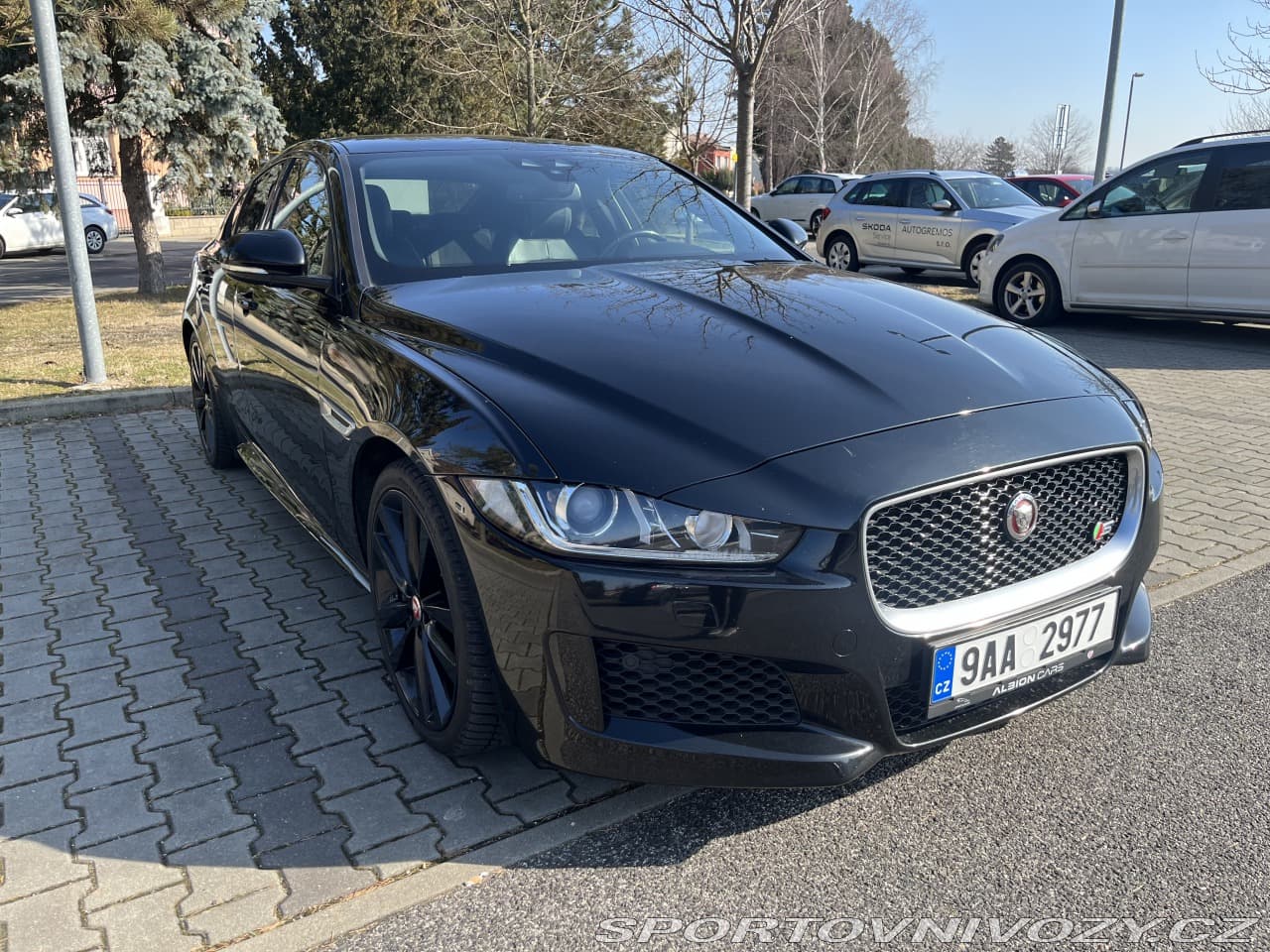 2016 Jaguar Xe - 6