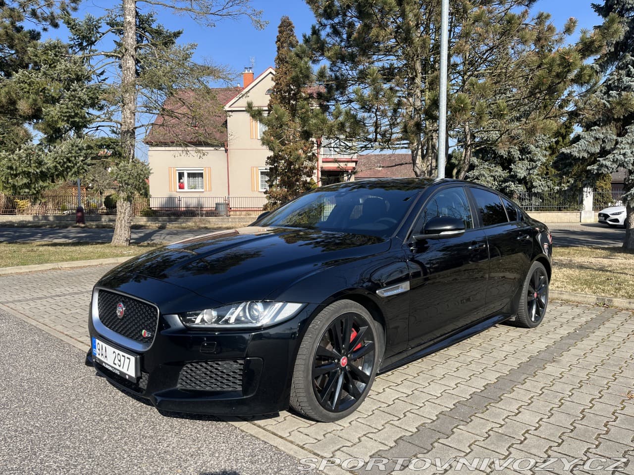 2016 Jaguar Xe - 7