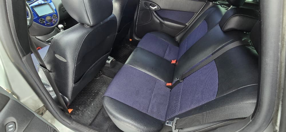 2002 Ford Focus - 12