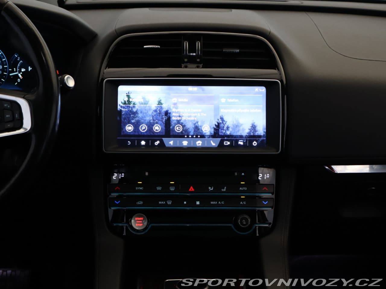 2017 Jaguar F-Pace - 10