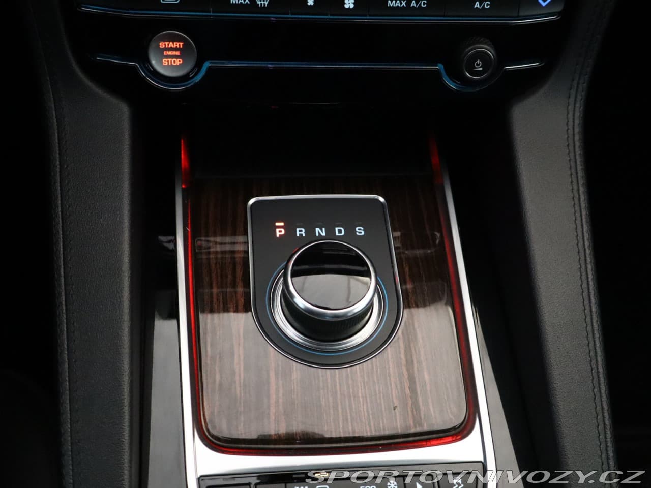 2017 Jaguar F-Pace - 11