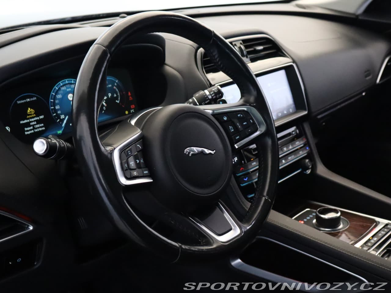 2017 Jaguar F-Pace - 19